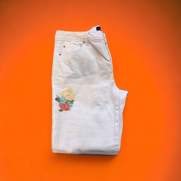 Midnight Velvet Embroidered Raw Hemmed Pants. Light. Gorgeous. - Picture 7 of 13